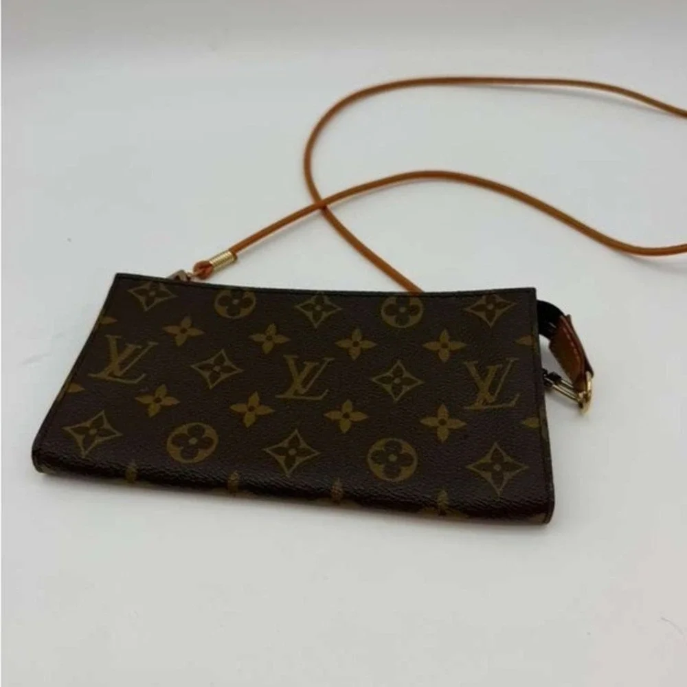 Louis Vuitton Monogram Pochette Crossbody Bag Authentic LV Wristlet Vintage‎